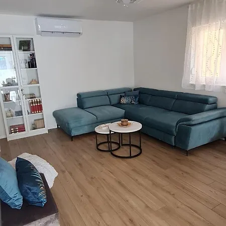 Appartamento Apartments With Hot Tub Stobrec, Split - 21339 *