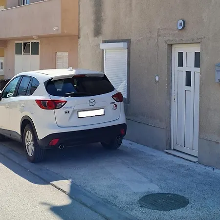 Apartments With Hot Tub Stobrec, Split - 21339 * Spalato