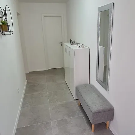 Appartamento Apartments With Hot Tub Stobrec, Split - 21339 Spalato
