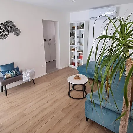 Appartamento Apartments With Hot Tub Stobrec, Split - 21339 Spalato